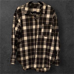 Universal Thread Womens Black and Cream Plaid Button Down Shirt. Size XL